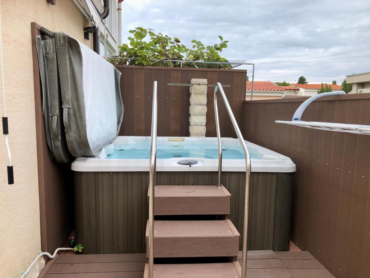 Apartments Pine & Oak With Shared Seasonal Hot Tub Privlaka  Dış mekan fotoğraf