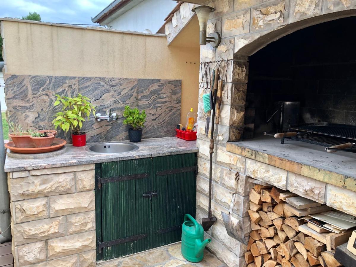 Apartments Pine & Oak With Shared Seasonal Hot Tub Privlaka  Dış mekan fotoğraf