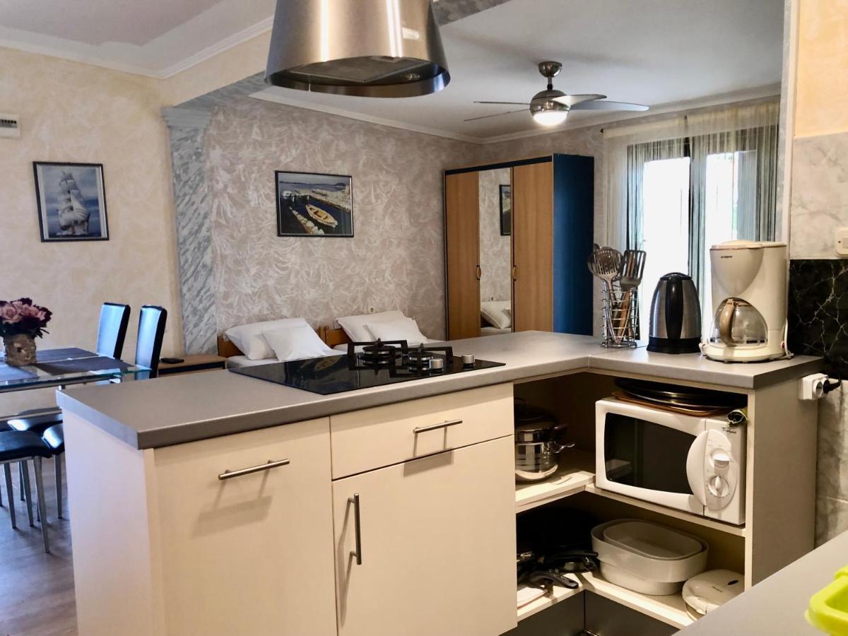Apartments Pine & Oak With Shared Seasonal Hot Tub Privlaka  Dış mekan fotoğraf